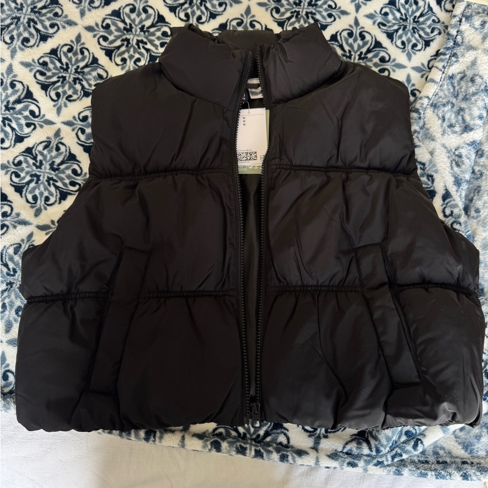 H&M cropped puffer vest
